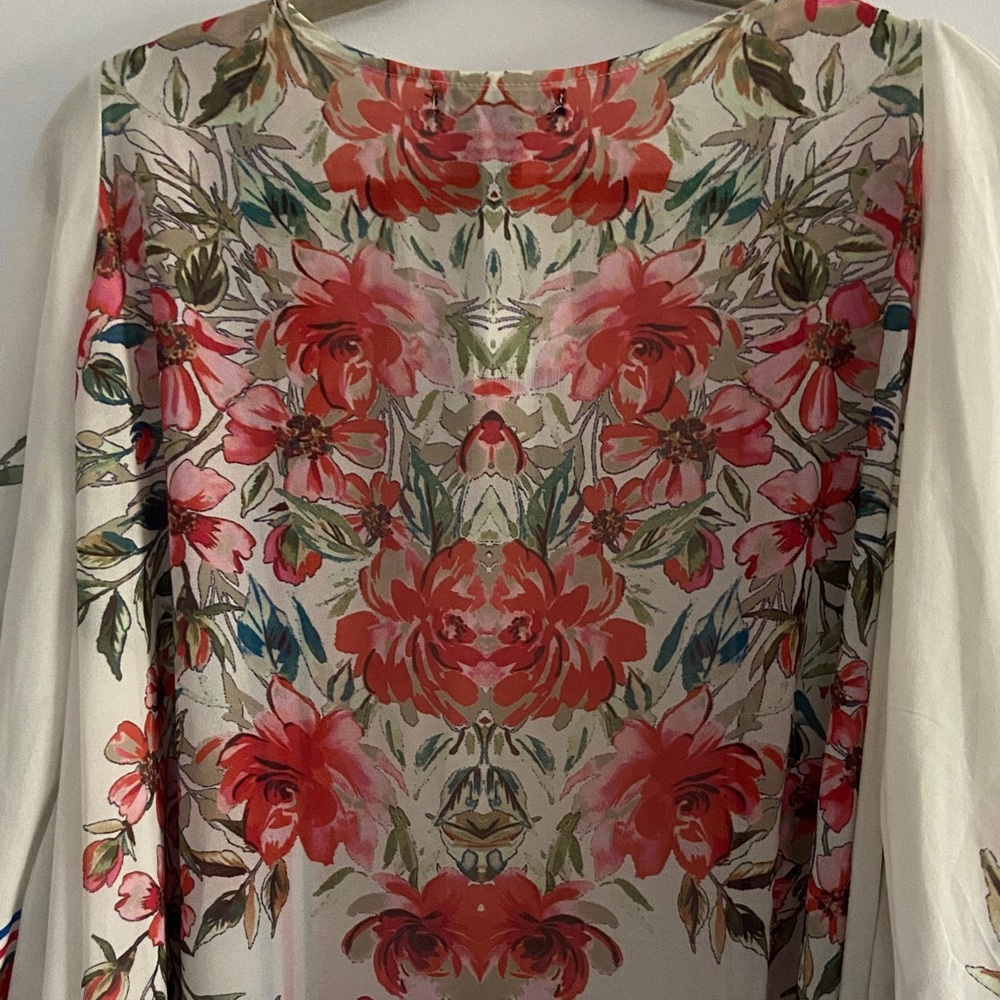 Forever 21 Sheer Floral Open-Front Kimono in Ivory, Coral & Green - Picture 7 of 8